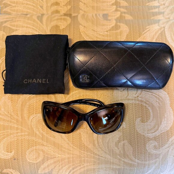 Vintage CHANEL Pearl Accent 5303-H Sunglasses - Picture 4 of 13